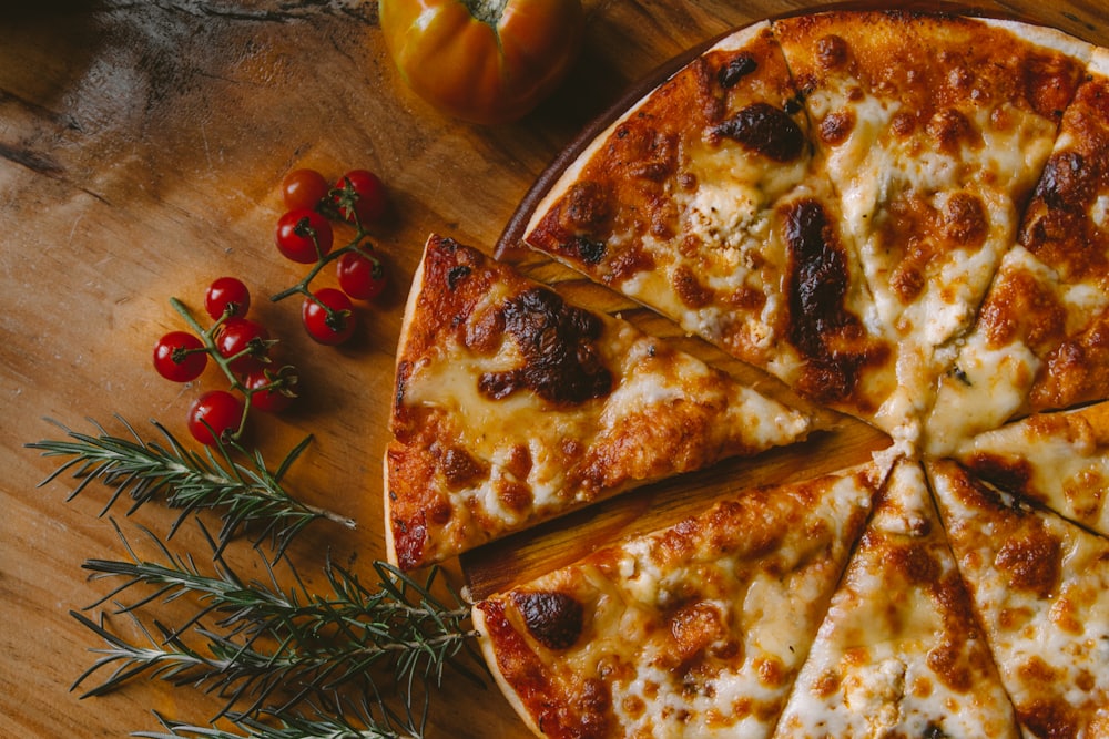 Stone-baked pizza with tandoori toppings
